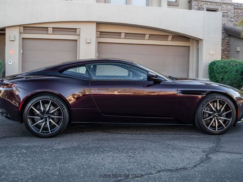 Used 2018 Aston Martin DB11 Coupe image 9
