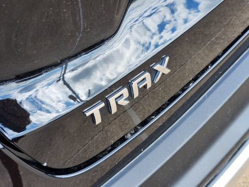Used 2025 Chevrolet Trax LT FWD image 9