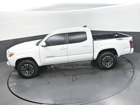 Used 2020 Toyota Tacoma TRD Sport w/ Technology Package RWD image 26