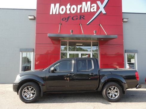 Used 2020 Nissan Frontier SV AWD/4WD image 5