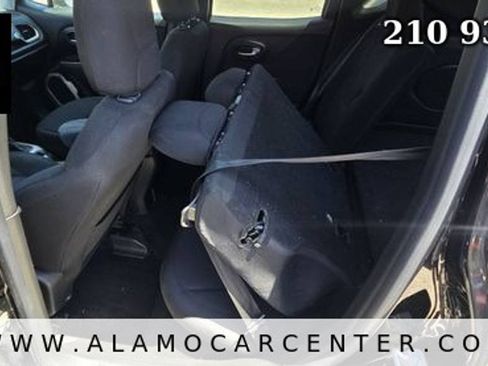 Used 2015 Jeep Renegade Latitude FWD image 29