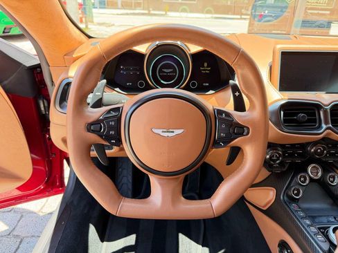 Used 2023 Aston Martin V8 Vantage Coupe RWD image 32