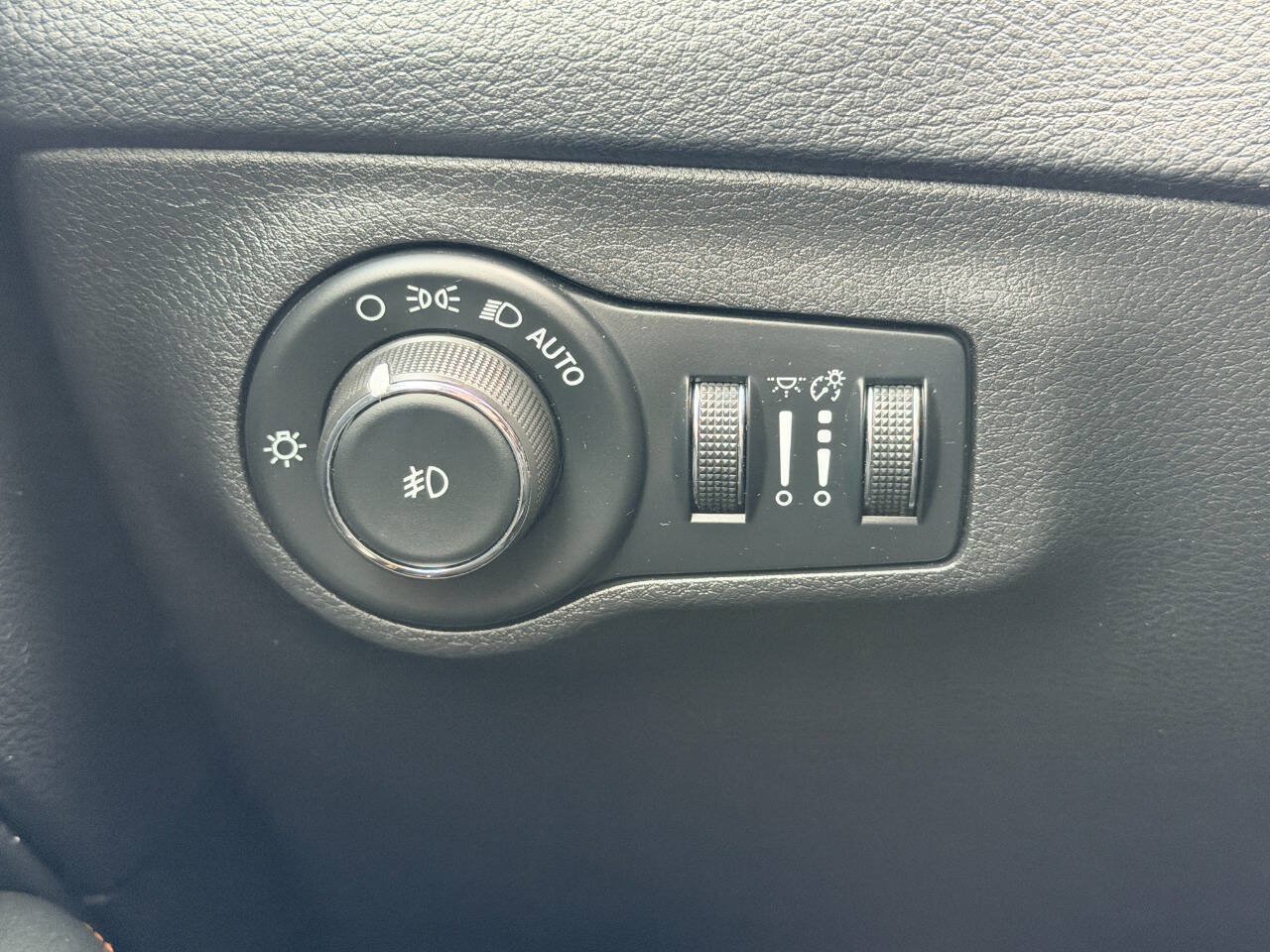 Used 2018 Jeep Compass Limited w/ Navigation Group AWD/4WD image 34
