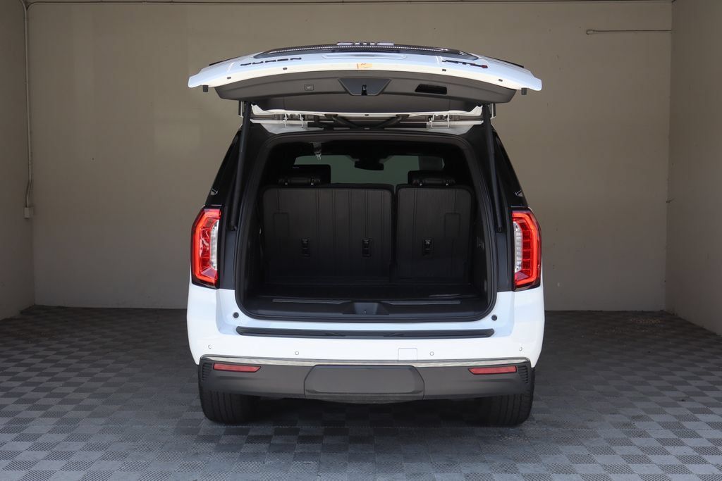 Used 2024 GMC Yukon AT4 w/ Technology Package AWD/4WD image 8