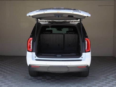 Used 2024 GMC Yukon AT4 w/ Technology Package AWD/4WD image 8