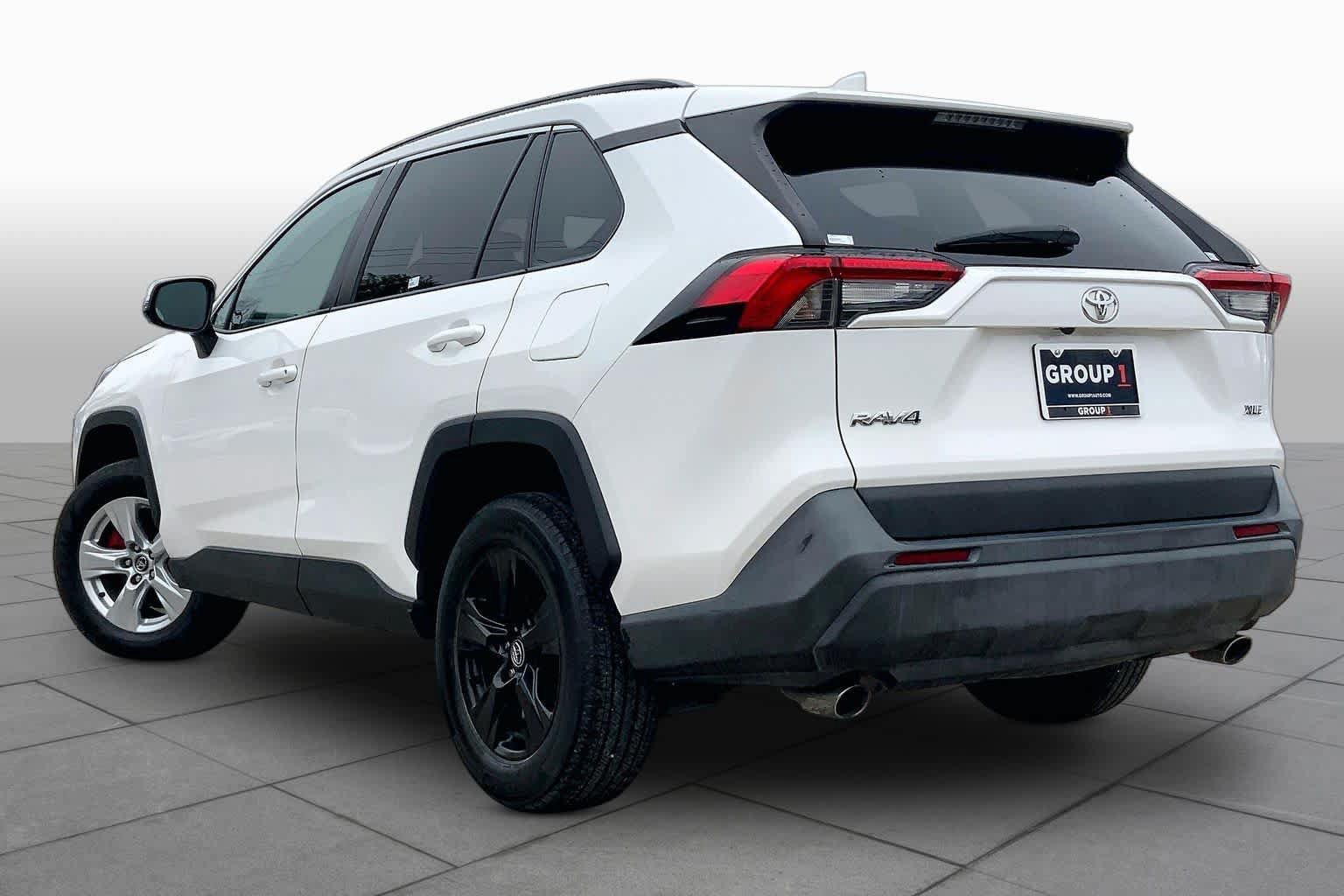Used 2020 Toyota RAV4 XLE FWD image 12