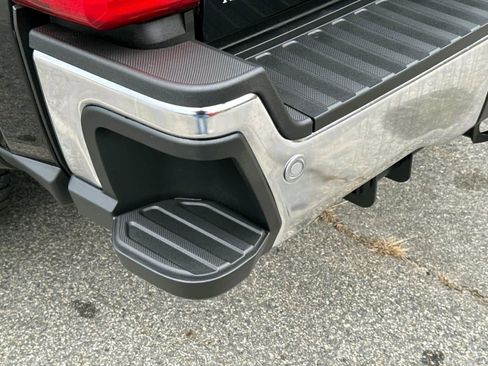 Used 2025 Ford F450 Lariat image 16