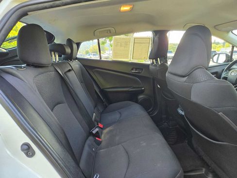 Used 2019 Toyota Prius LE AWD/4WD image 11