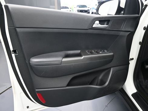 Used 2022 Kia Sportage LX image 15