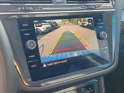 Certified 2023 Volkswagen Tiguan SE w/ Panoramic Sunroof Package FWD image 23