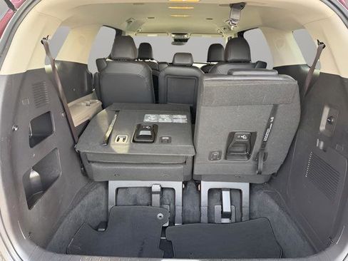 Used 2025 Kia Carnival image 53