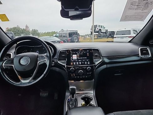 Used 2019 Jeep Grand Cherokee Altitude image 3