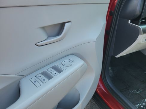 Used 2024 Hyundai Kona SEL FWD image 18