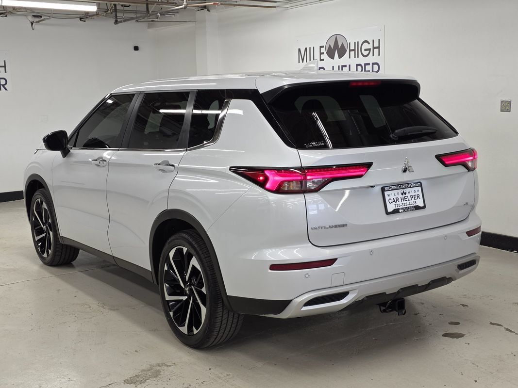Used 2024 Mitsubishi Outlander AWD image 11