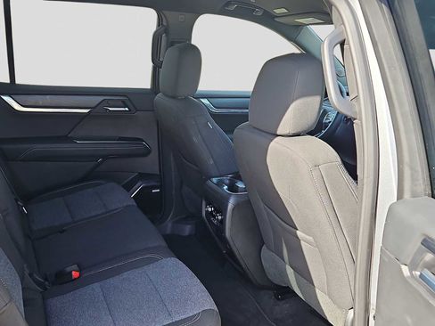 Used 2025 GMC Acadia Elevation image 17