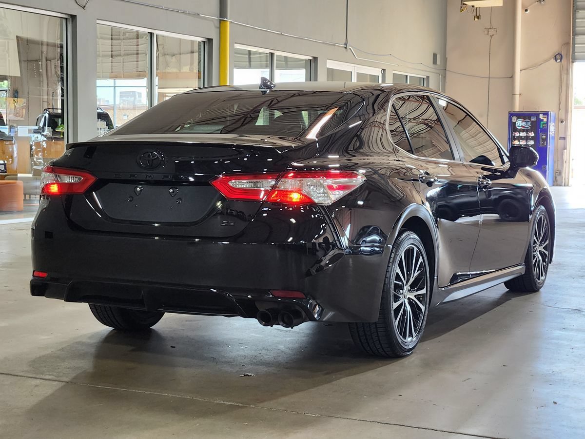 Used 2020 Toyota Camry SE FWD image 8