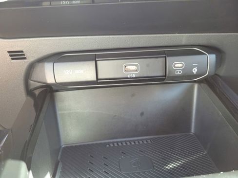 Used 2025 Kia Niro EX image 24