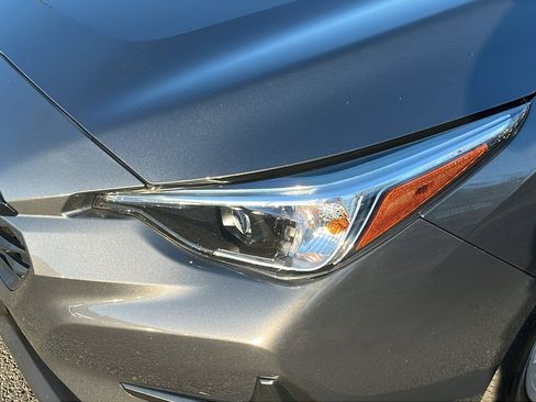 Certified 2025 Subaru Impreza 2.0i image 8