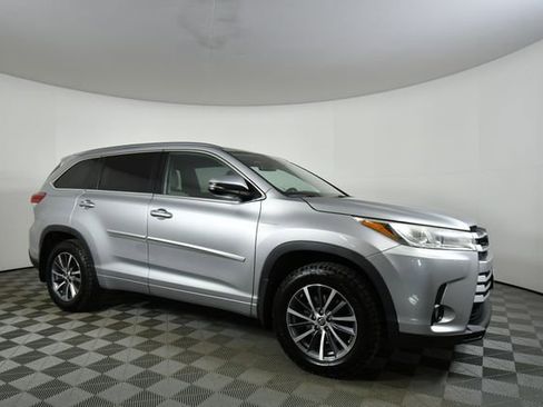 Used 2018 Toyota Highlander XLE image 9