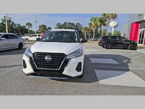 Used 2025 Nissan Kicks Play S image 21