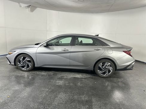 Used 2025 Hyundai Elantra SEL FWD image 5