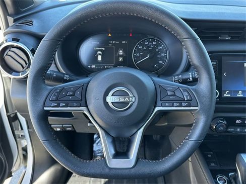 Used 2023 Nissan Kicks SR image 12