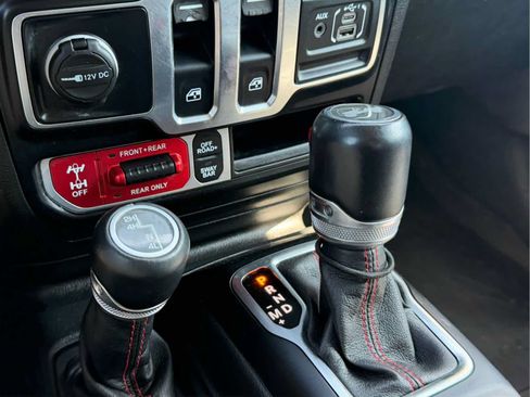 Used 2022 Jeep Wrangler Rubicon w/ LED Lighting Group AWD/4WD image 19