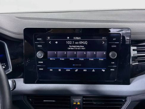 Used 2025 Volkswagen Jetta SE FWD image 21