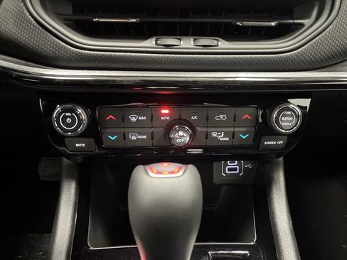 New 2026 Jeep Compass Latitude image 18