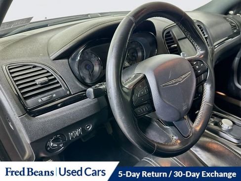 Used 2019 Chrysler 300 S image 11