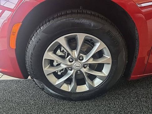 Used 2026 Chrysler Pacifica Limited FWD image 25