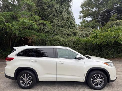Used 2017 Toyota Highlander XLE FWD image 13