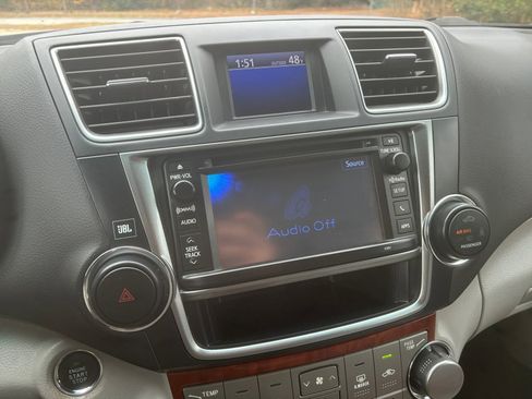 Used 2013 Toyota Highlander Limited image 26