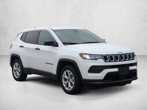 Used 2025 Jeep Compass Sport image 3