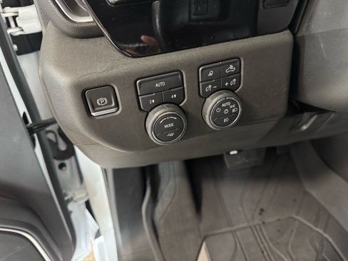 Used 2022 Chevrolet Silverado 1500 RST w/ Redline Edition AWD/4WD image 17