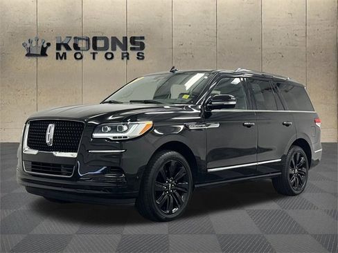 Used 2022 Lincoln Navigator Reserve image 1