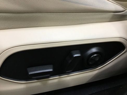 Used 2023 Jeep Grand Cherokee Limited w/ Trailer Tow Prep Group (B) image 9