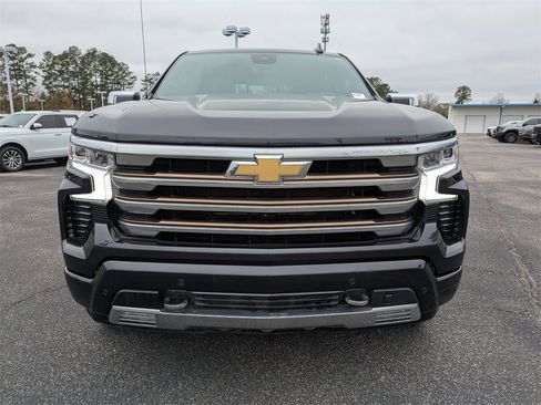 Used 2022 Chevrolet Silverado 1500 High Country w/ Technology Package image 9