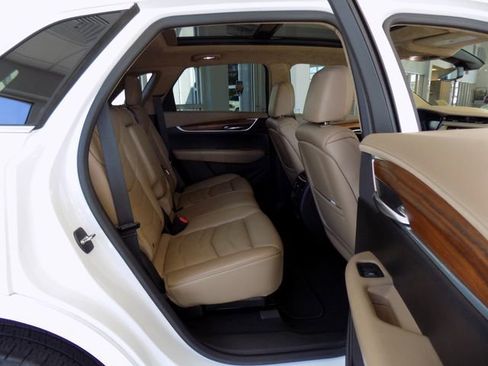 Used 2017 Cadillac XT5 Platinum w/ Driver Assist Package image 30