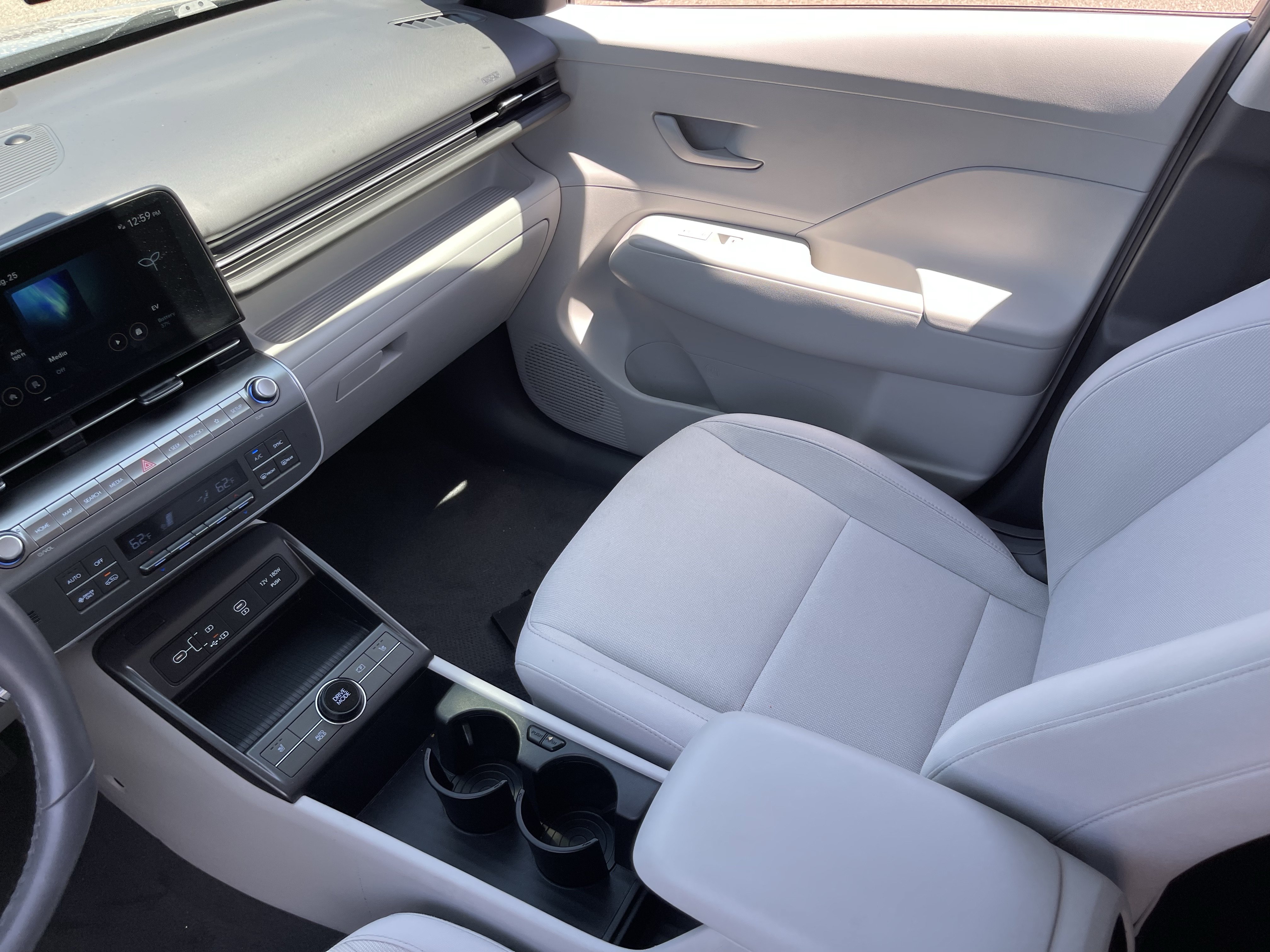 Used 2025 Hyundai Kona SEL FWD image 15