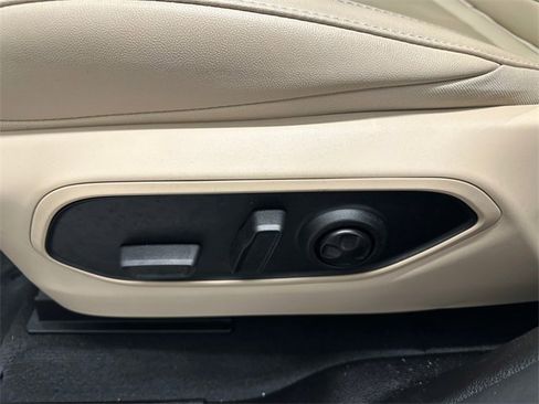 Used 2024 Jeep Grand Cherokee Limited w/ Black Appearance Package image 23