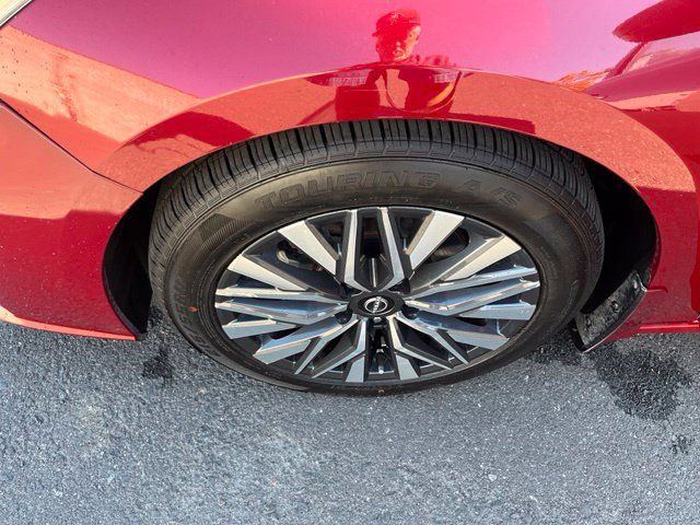Used 2024 Nissan Altima 2.5 SV FWD image 32