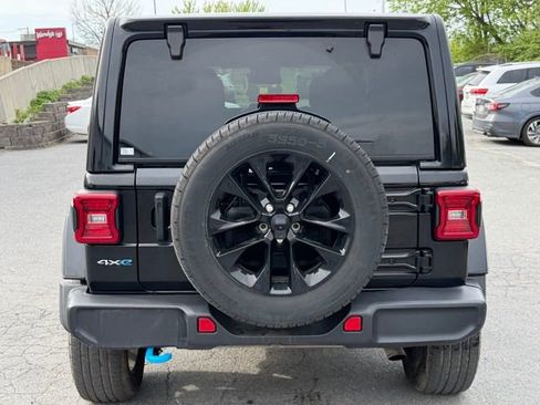 Used 2024 Jeep Wrangler Unlimited Sahara image 7