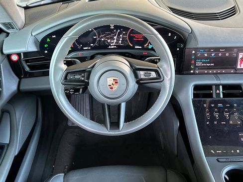 Used 2023 Porsche Taycan image 18