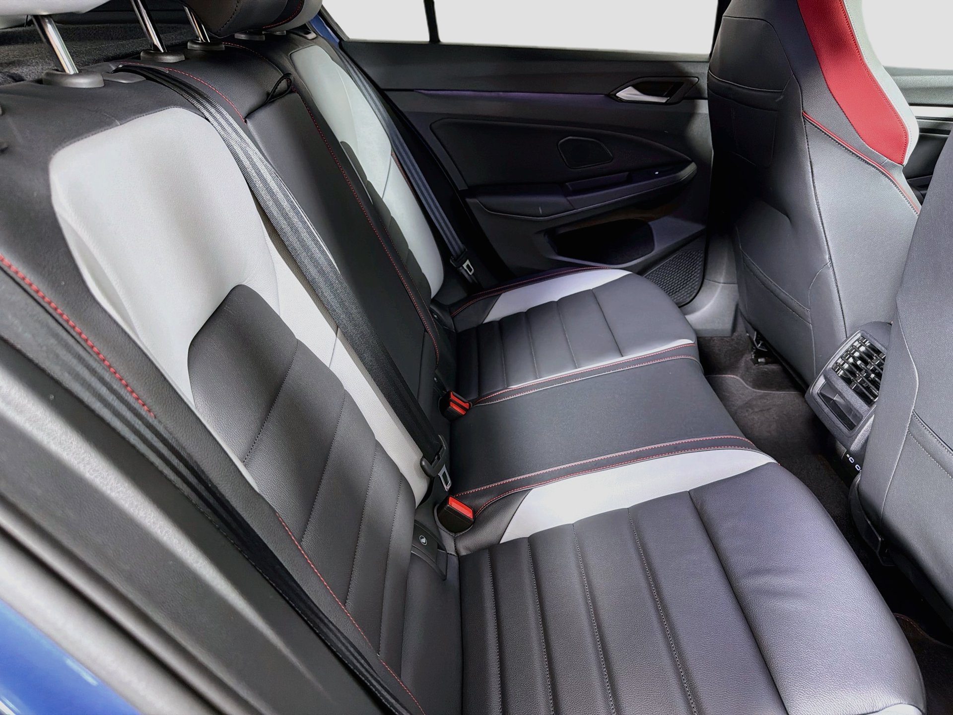 New 2026 Volkswagen GTI SE FWD image 27