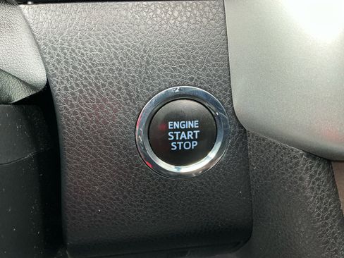 Used 2019 Toyota Highlander XLE AWD/4WD image 30