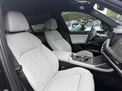 Used 2025 BMW X7 xDrive40i w/ Premium Package AWD/4WD image 31