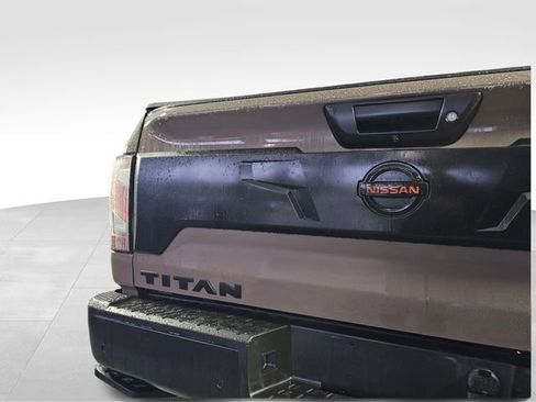 Used 2020 Nissan Titan PRO-4X w/ Pro-4x Convenience Package image 16