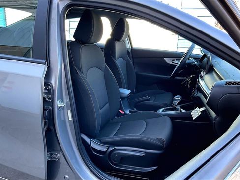 Used 2022 Kia Forte LXS image 11