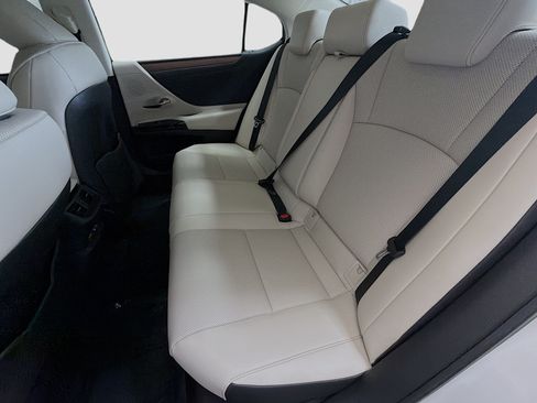 Used 2025 Lexus ES 300h w/ Premium Package FWD image 12
